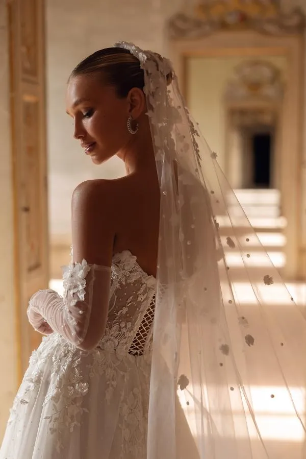 Elegant Ivory Long A-Line Strapless Lace Sweetheart Wedding Dresses