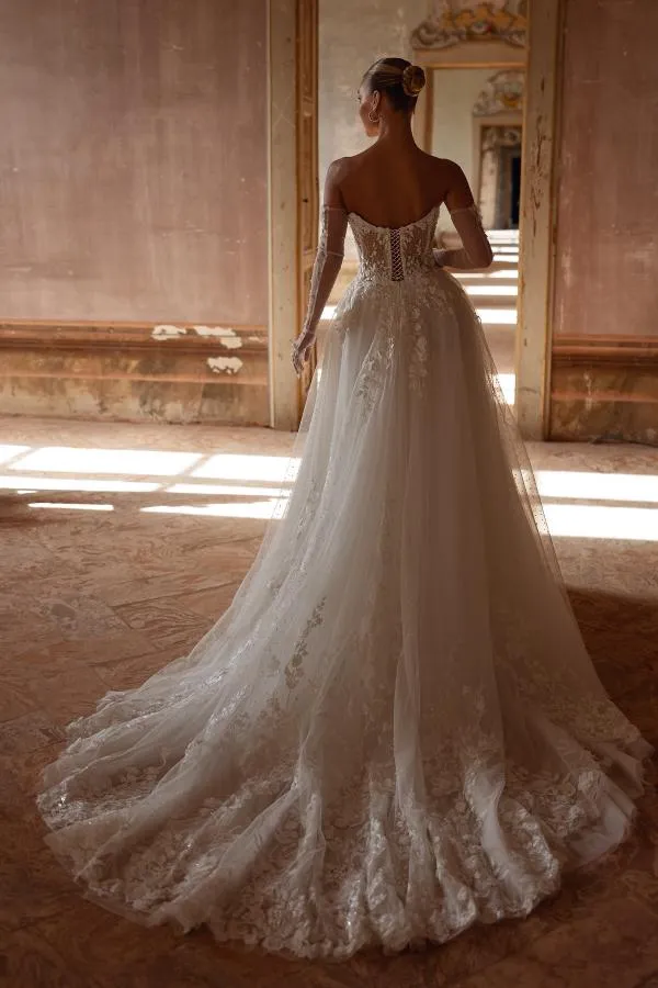 Elegant Ivory Long A-Line Strapless Lace Sweetheart Wedding Dresses
