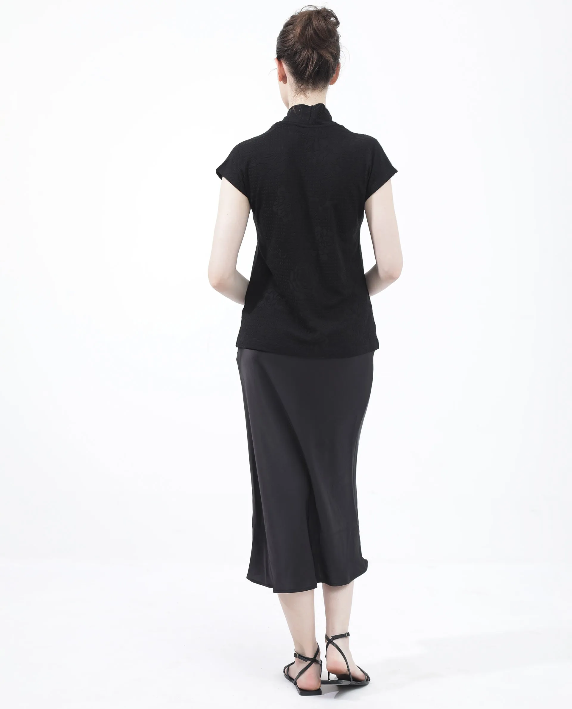 Rareism Women Deone Black Poly Viscose Elastane Fabric Regular Sleeves V-Neck  Boxy Fit Solid Top